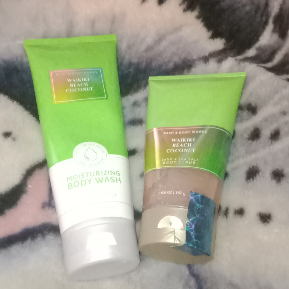 Waikiki Beach shower set